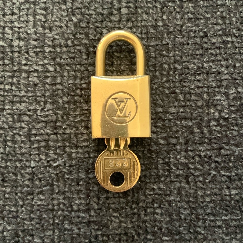 Louis Vuitton lock and key 200 series #226
